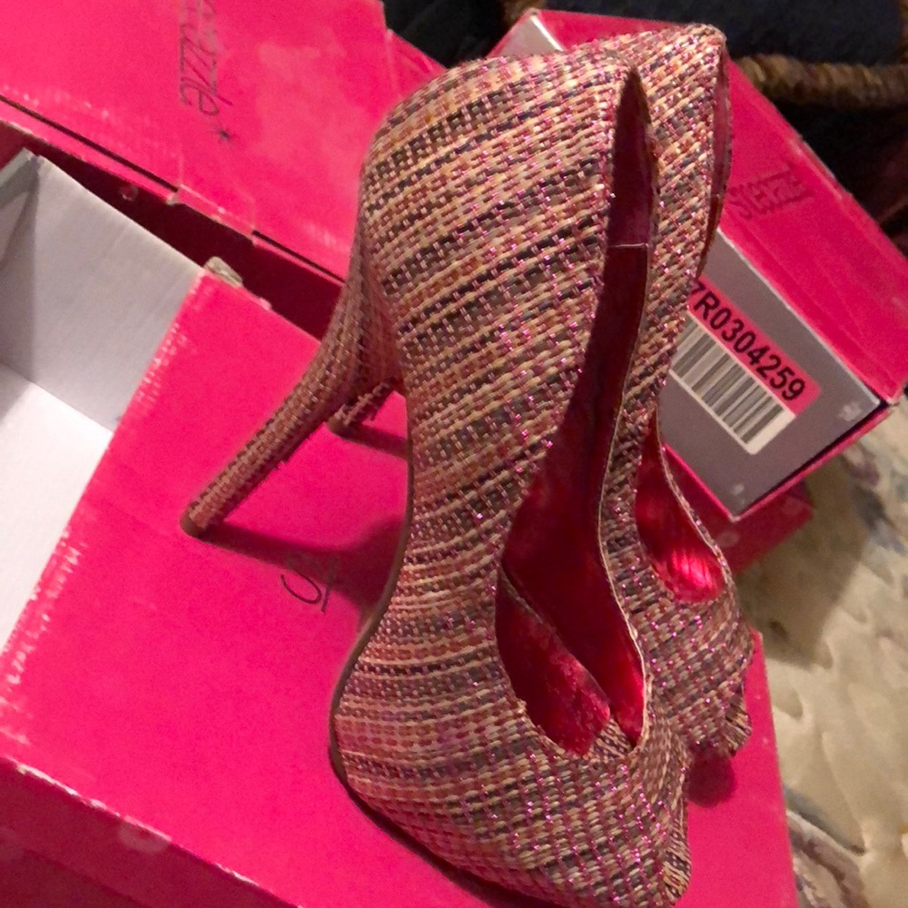 High heels - Picture 2 of 3